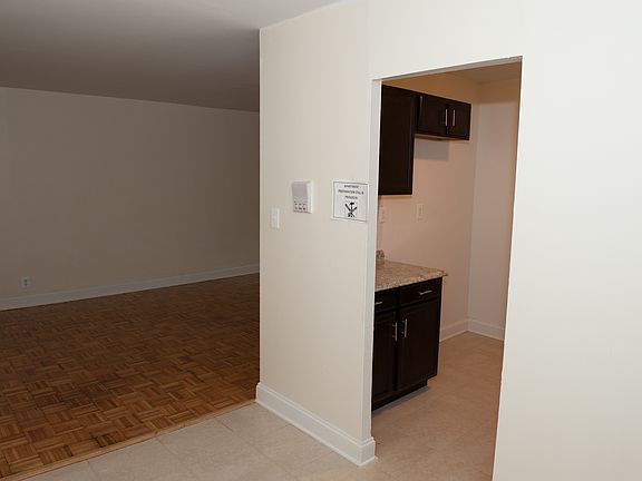 Entry into living room/kitchen