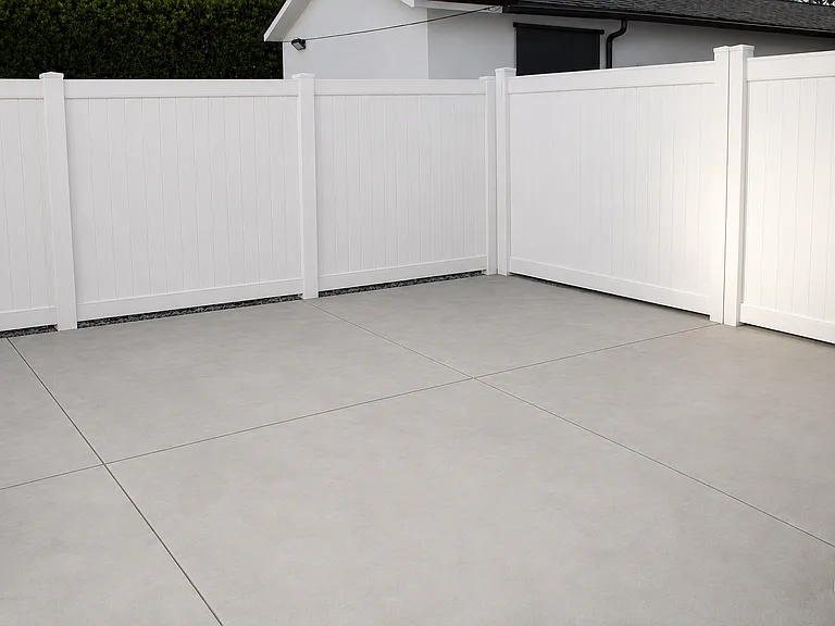 15217 Roya St — Photo 16