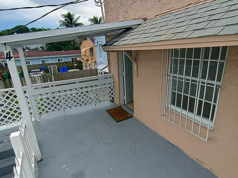 Balcony/patio.