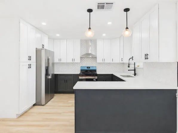 2002 Jones St, Rosenberg, TX 77471