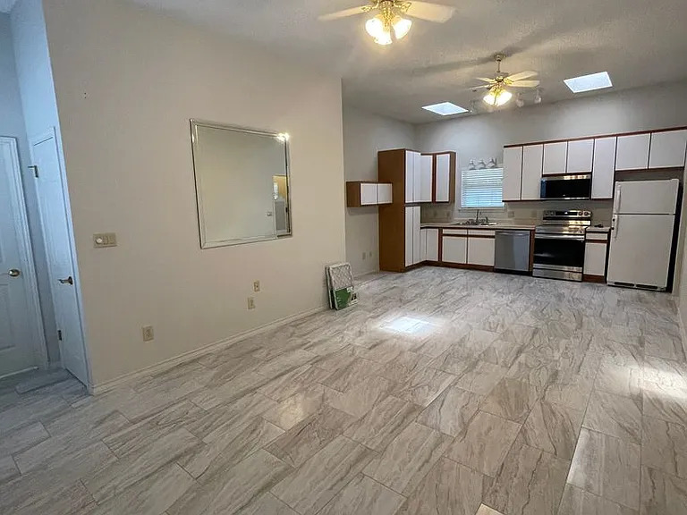 1375 Canyon Trce #B — Photo 3