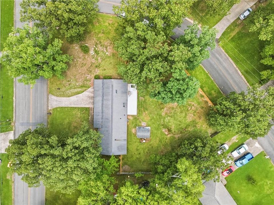 1st image of 525 Elliott Dr NW