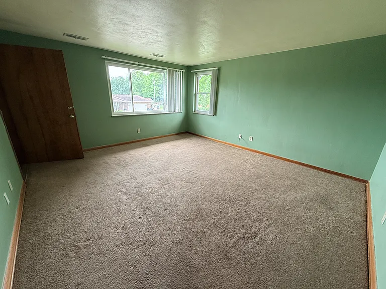 4760 Holiday Dr #3 — Photo 3