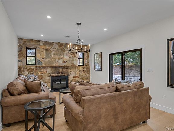 4th image of 17 Woodbury Road