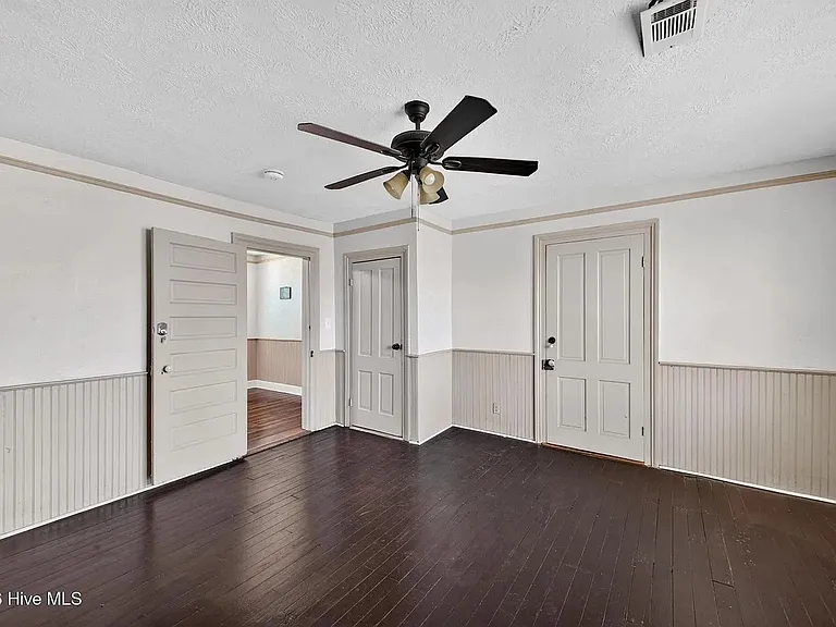 1102 Phillips St — Photo 20