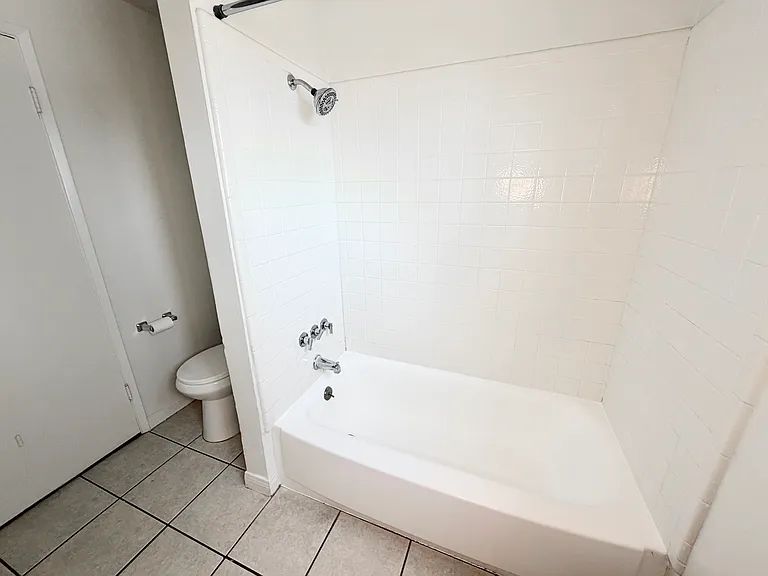 585 W Sierra Madre Blvd — Photo 29