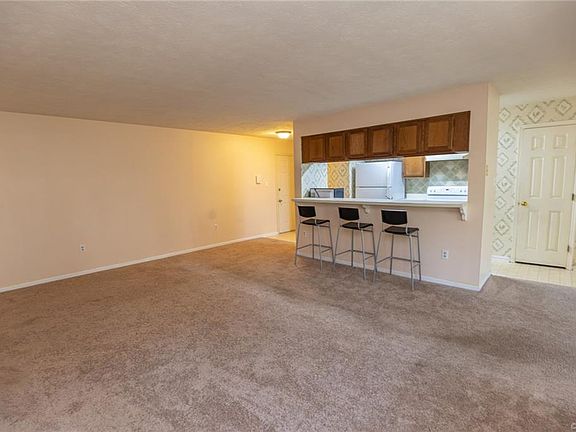 3rd image of 3200 Matilda Cv Suite 406