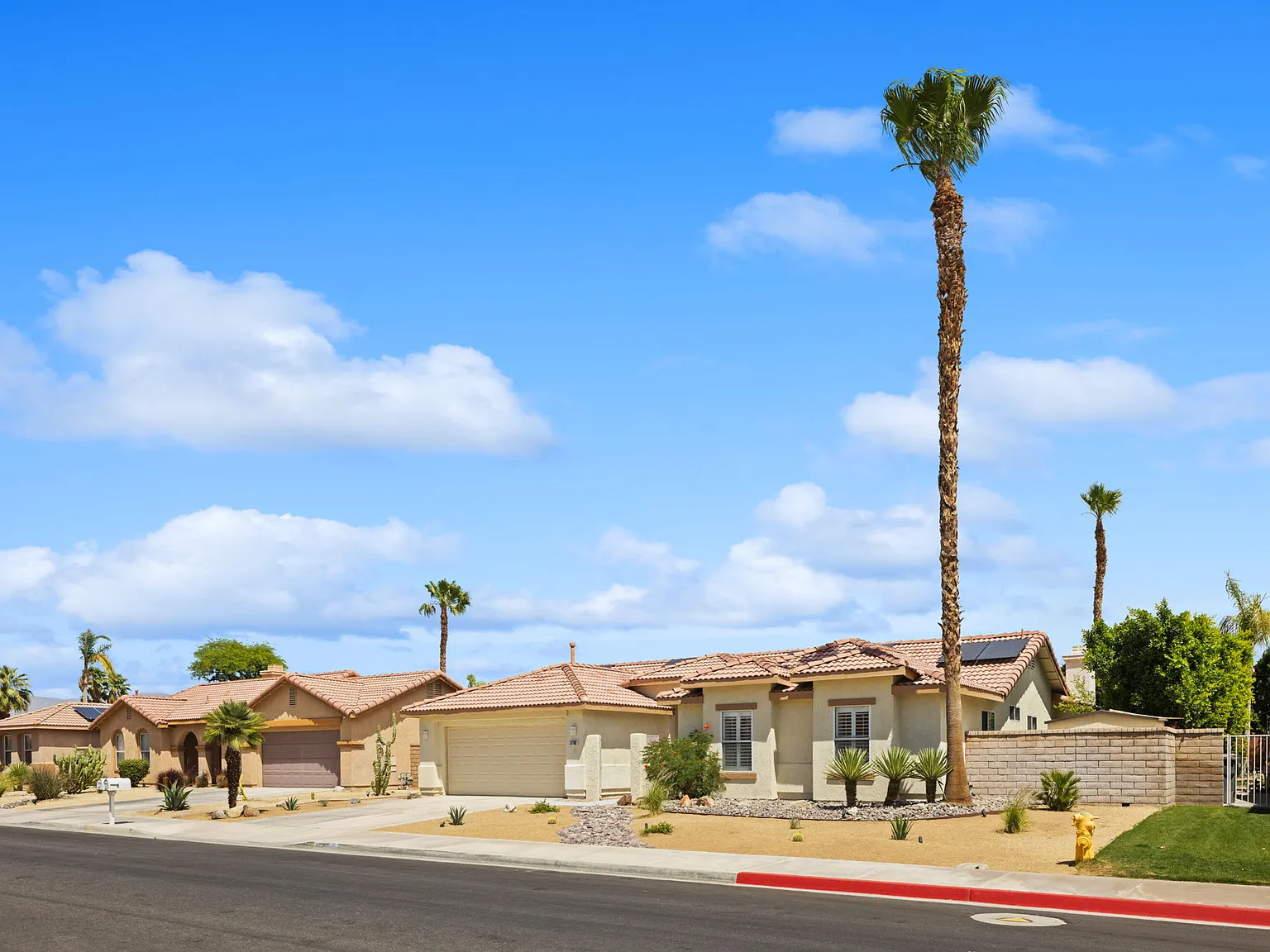 4 bed, 1724 sqft, $4,095 — Photo 4
