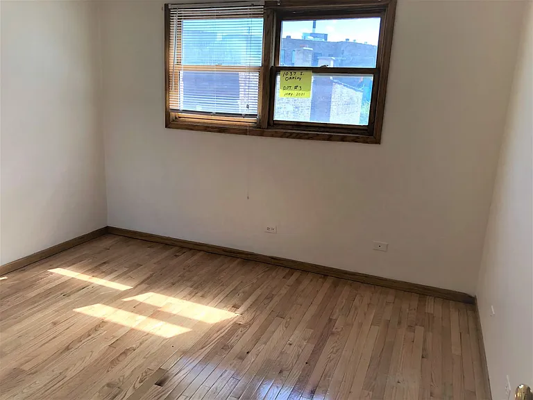 1037 S Oakley Blvd — Photo 11
