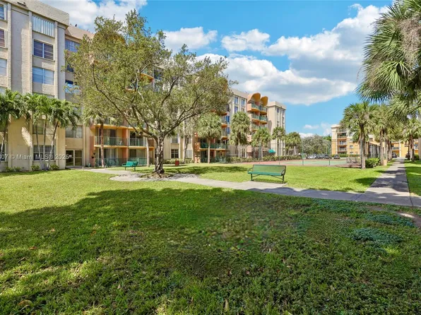 9360 Fontainebleau Blvd APT 612, Miami, FL 33172