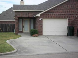 402 N Rivershire Dr, Conroe, TX 77304