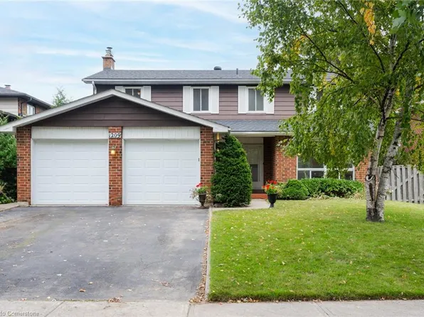 1209 Melton Dr, Mississauga, ON L4Y 4B1