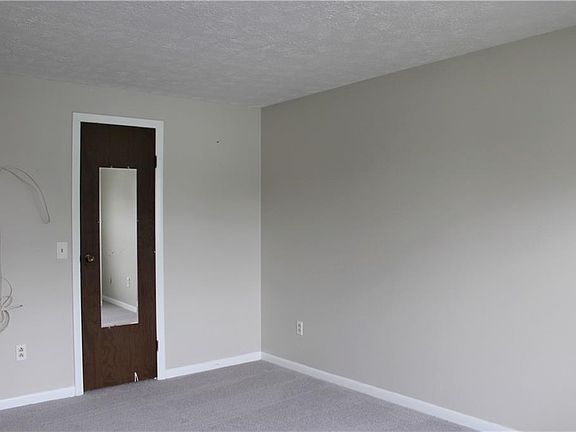 2nd image of 48 Willowick Dr