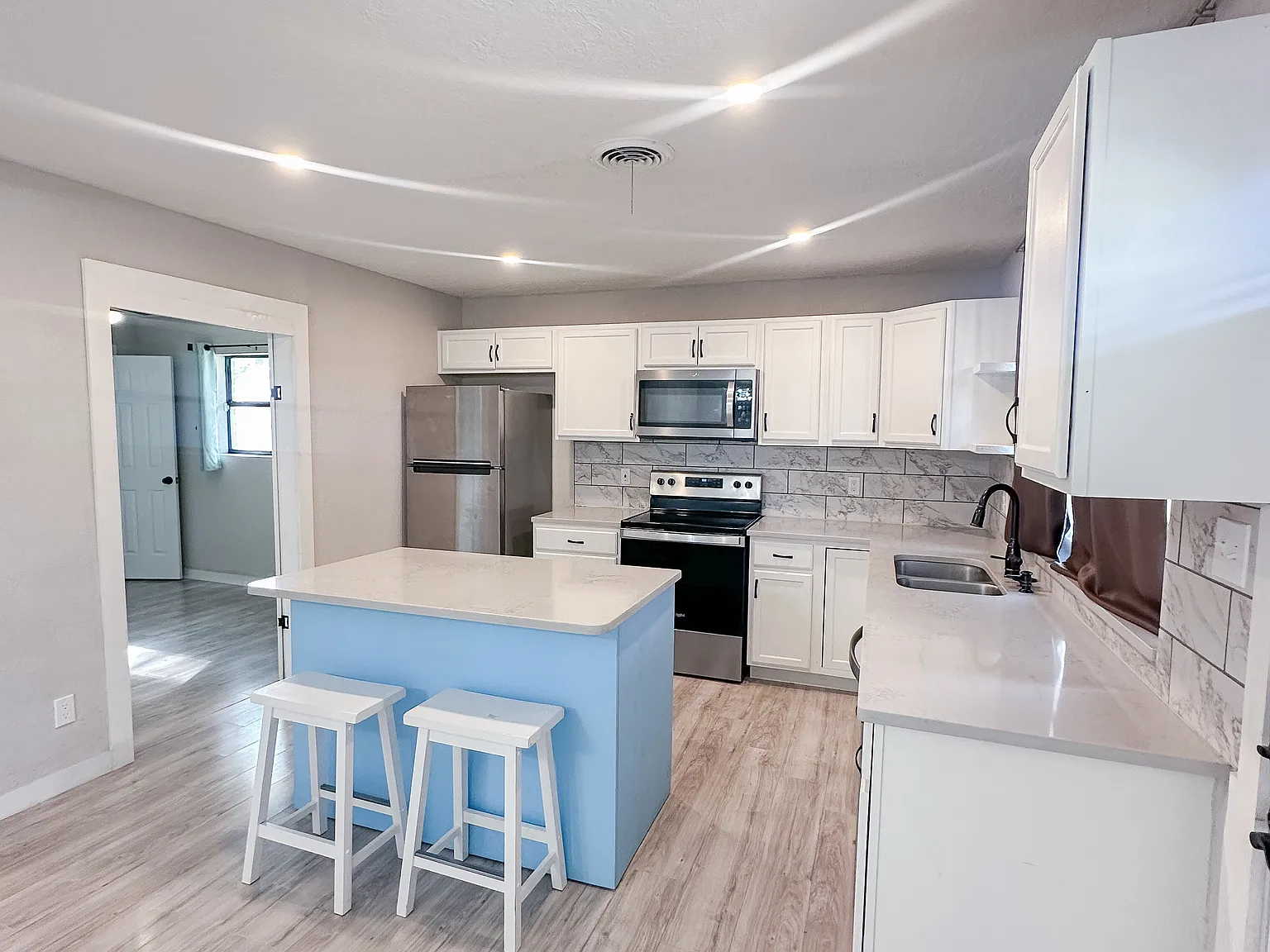 3 bed, 1200 sqft, $1,250 — Photo 3