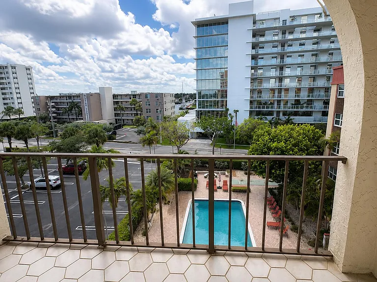 400 N Riverside Dr #505 — Photo 17