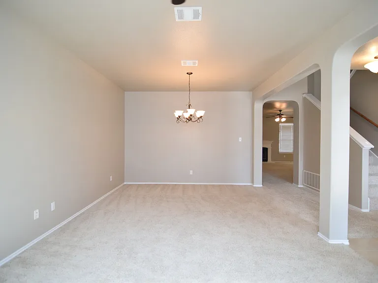 2203 Ryan Dr — Photo 7