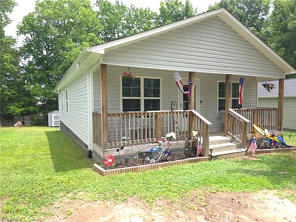 2nd image of 400 Weavil St
