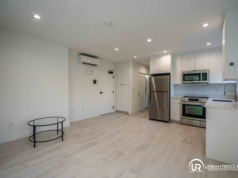 960 Jefferson Ave #202 — Photo 14
