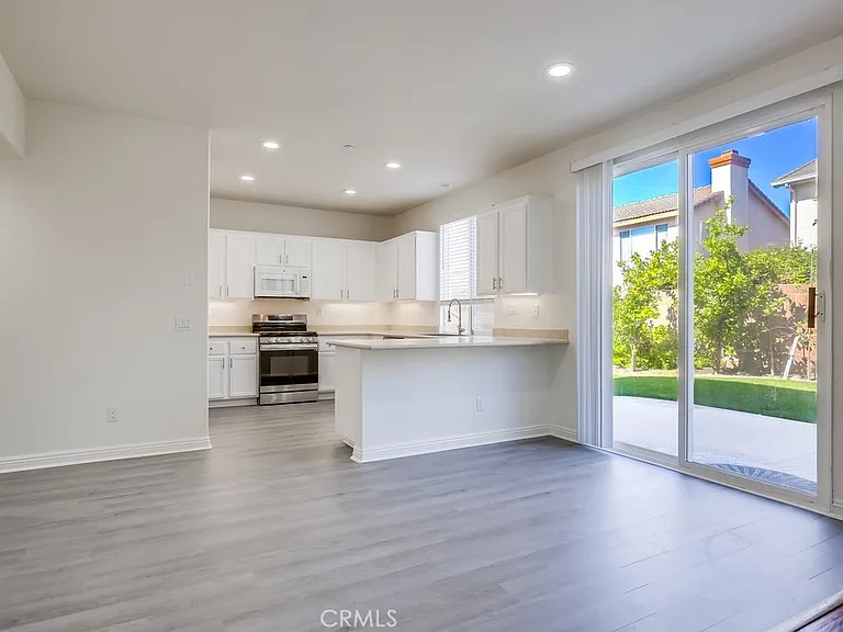 321 Riley Ct — Photo 25