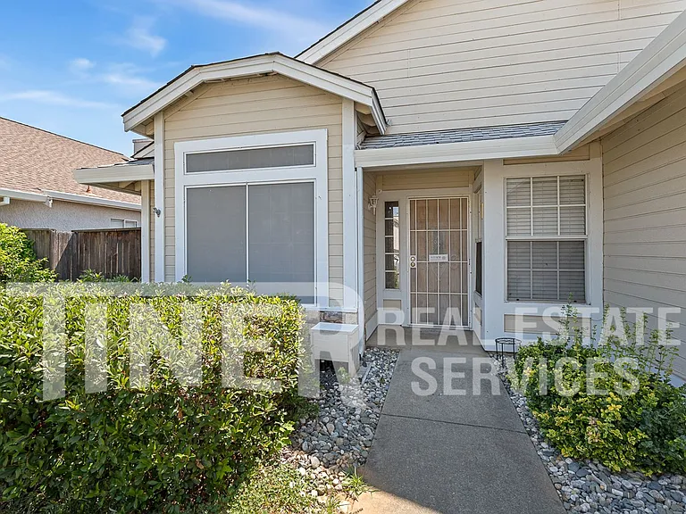 1218 Chablis Cir — Photo 2