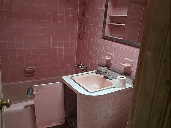 4th image of 1410 E 89th St