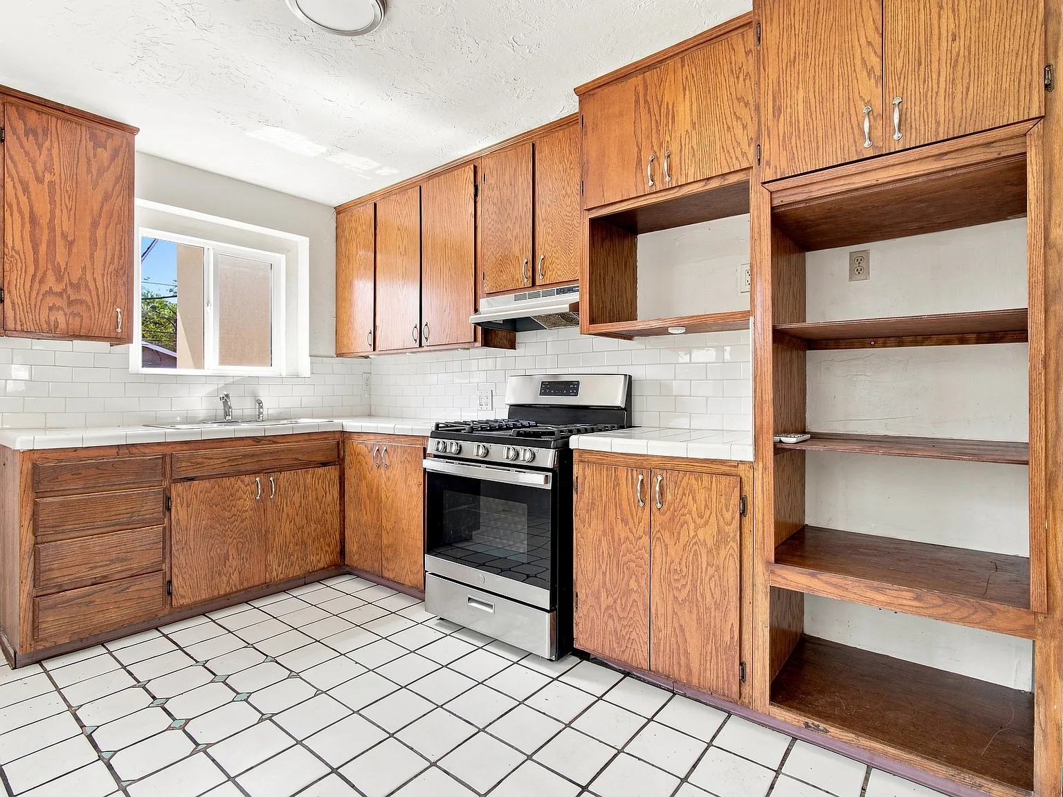 3 bed, 1200 sqft, $3,500 — Photo 4