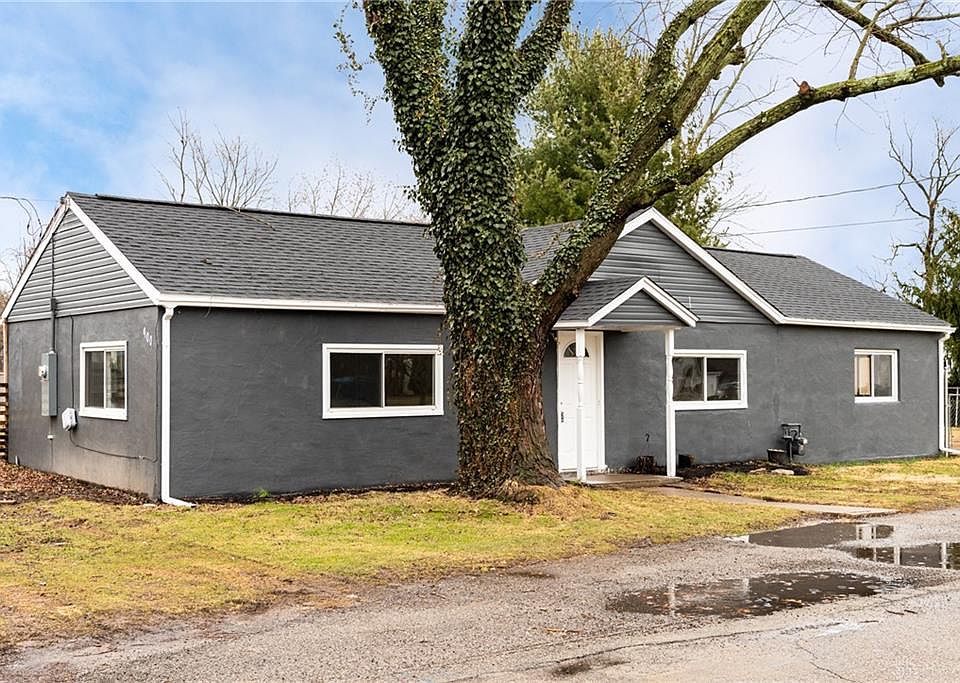 1st image of 900 Beatrice Dr