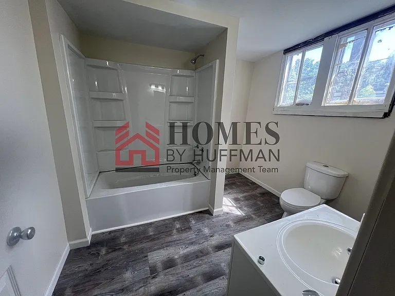 818 South Barker Avenue — Photo 10