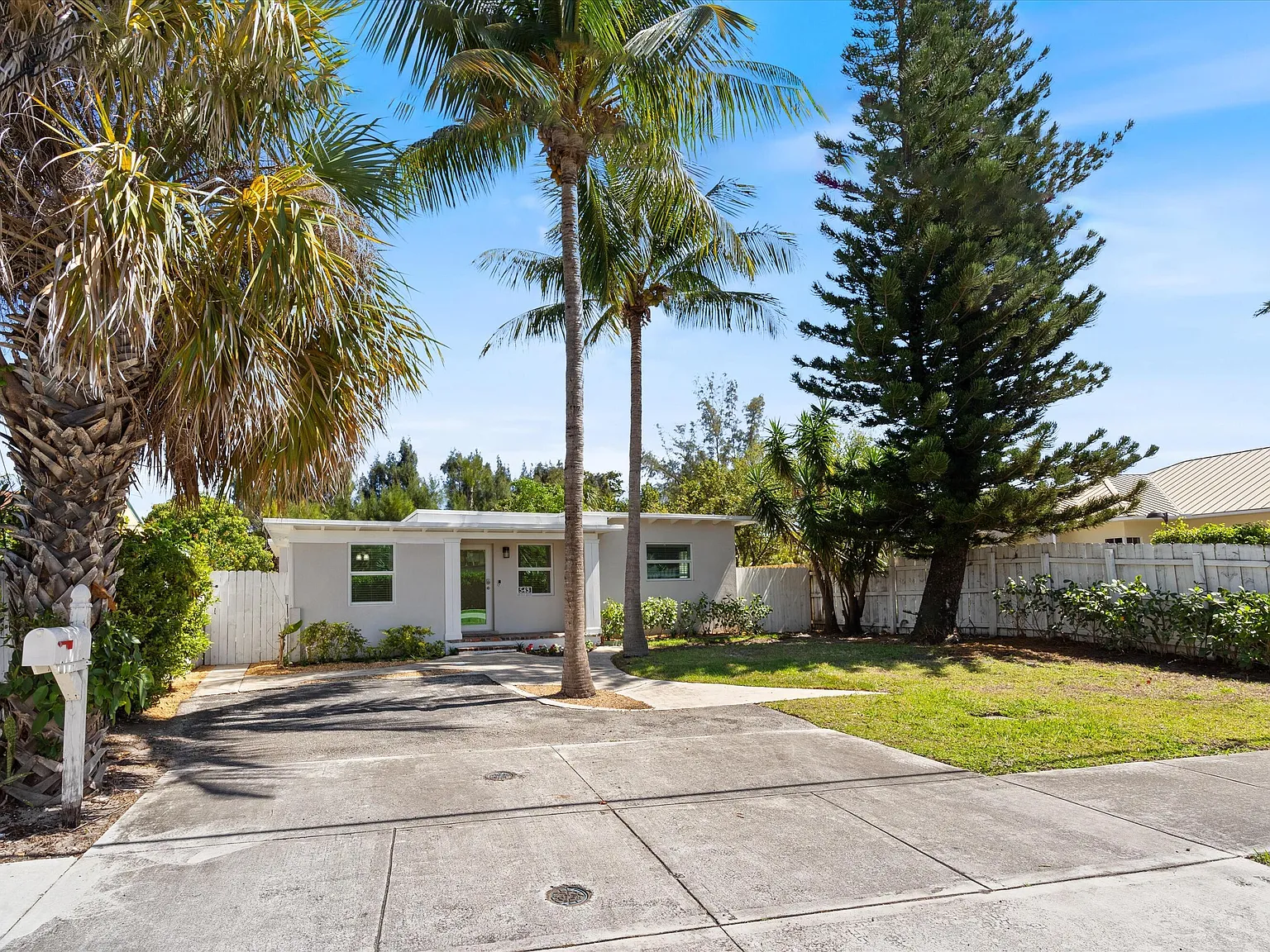 4 bed, 2.0 bath, 1200 sqft, $4,200 — Photo 4