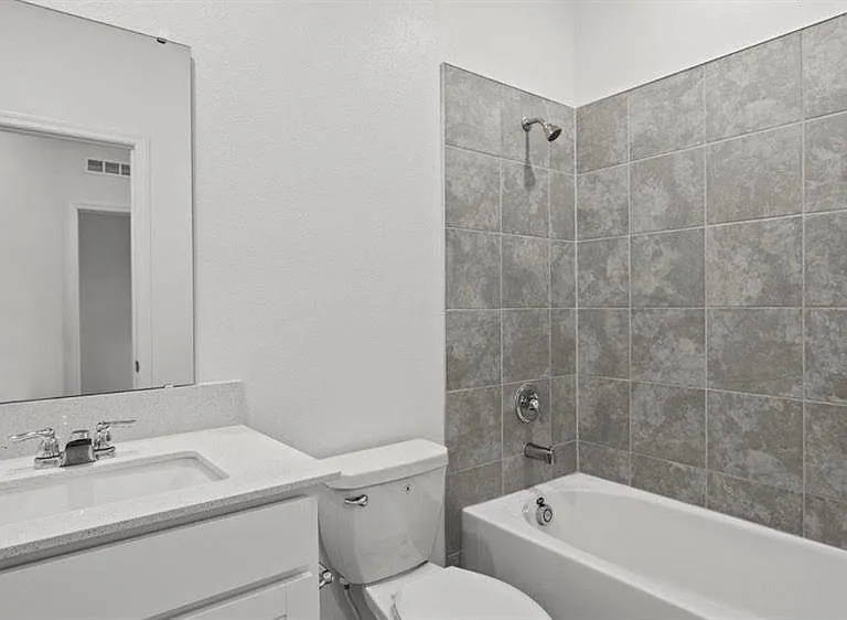 3302 Laurent Loop — Photo 10