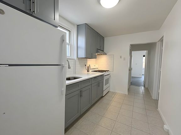 4th image of 11328 209th St Floor 1
