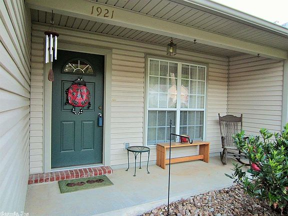 3rd image of 1921 Auburn Hills Dr