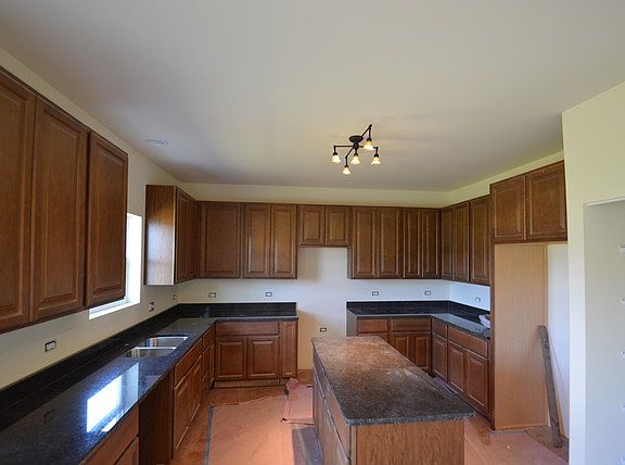 3rd image of 16444 Fairfield Dr