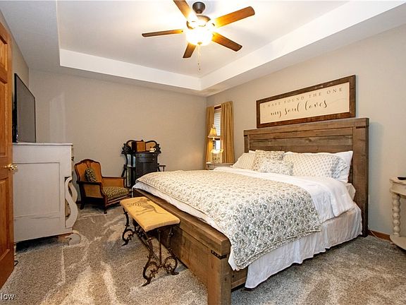 2nd image of 1585 Wedgewood Way