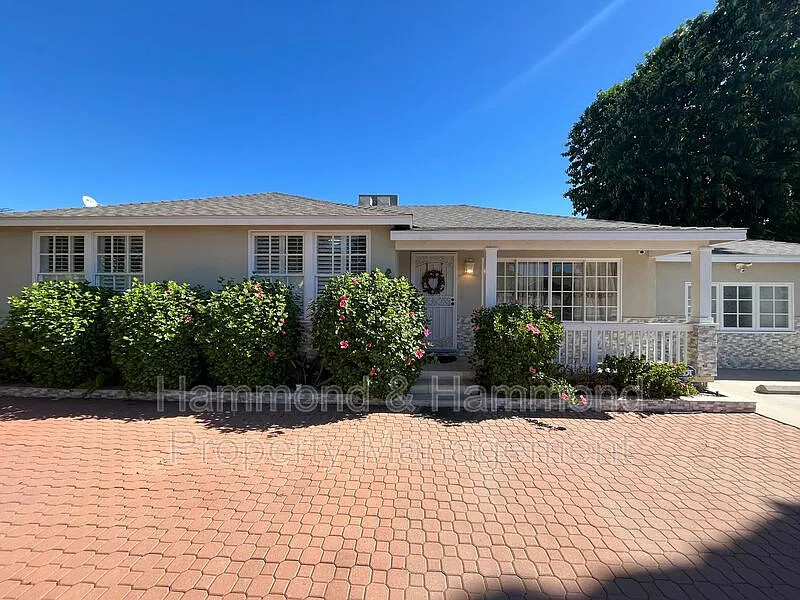 3 bed, 2.0 bath, 1471 sqft, $3,995 — Photo 3
