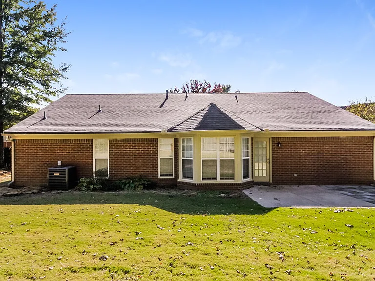 8153 Green Valley Cv — Photo 16