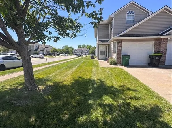810-816 SW Peach Tree Ln, Lees Summit, MO 64064