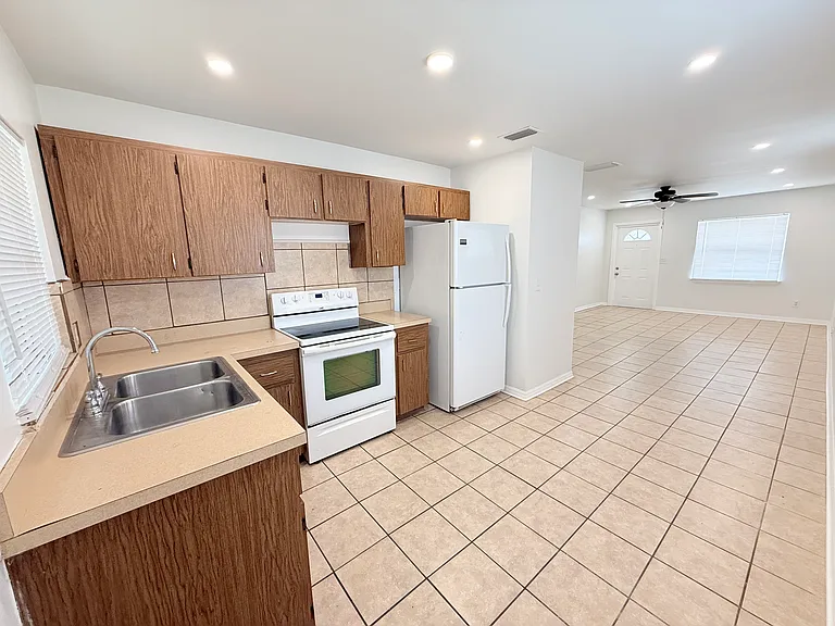 715 Georgia St #1 — Photo 2