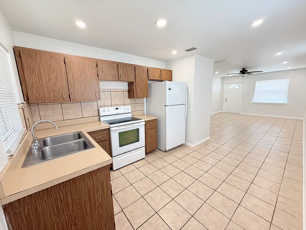 Building Photo - 715 Georgia St #1