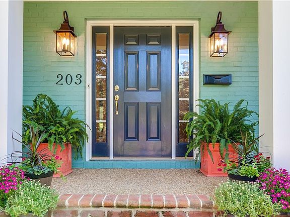 2nd image of 203 W Hillcrest Ave