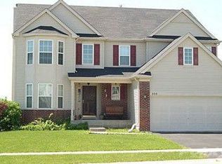 555 W Highplains Rd, Round Lake, IL 60073