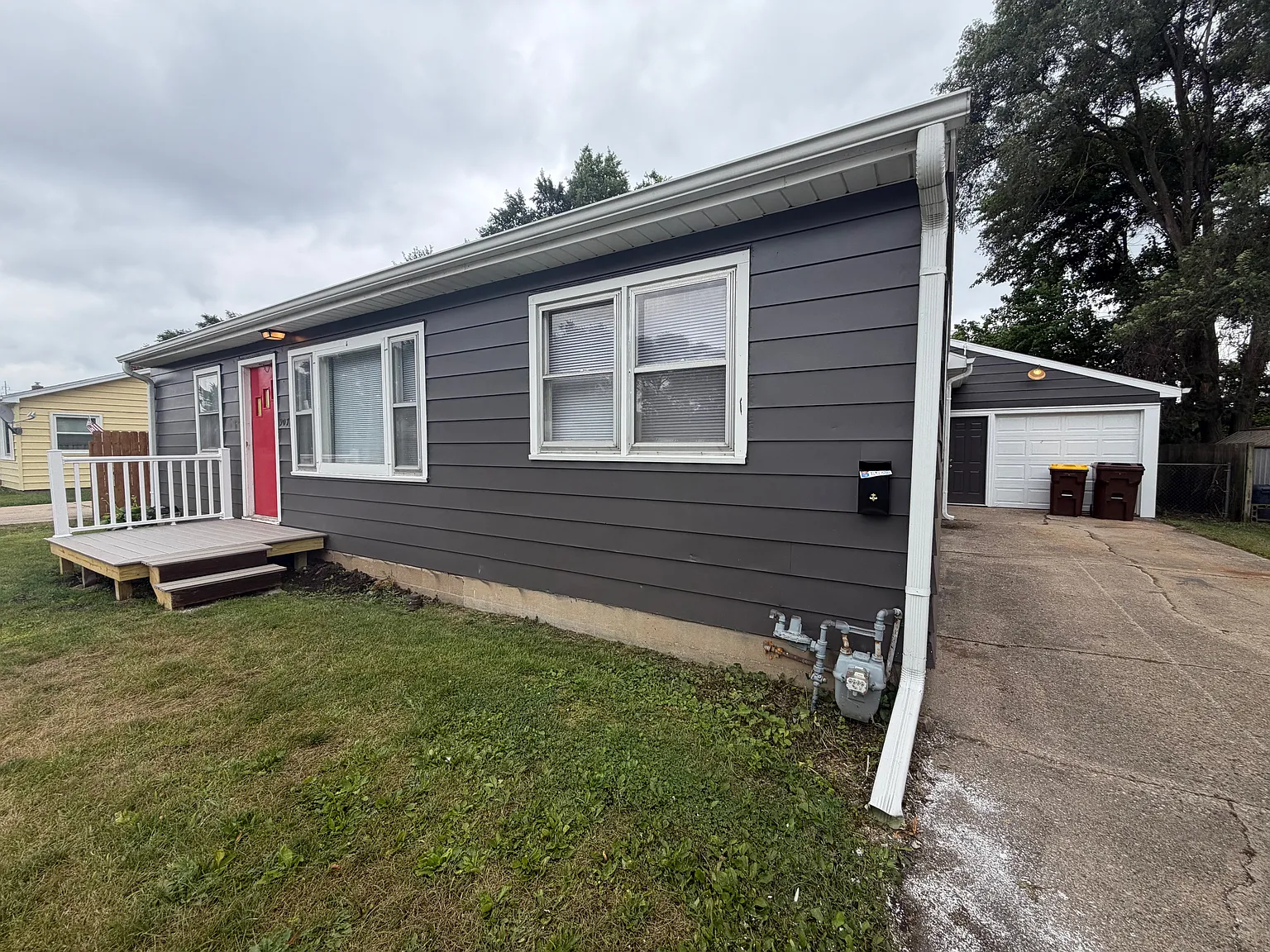 3 bed, 1056 sqft, $1,800 — Photo 1