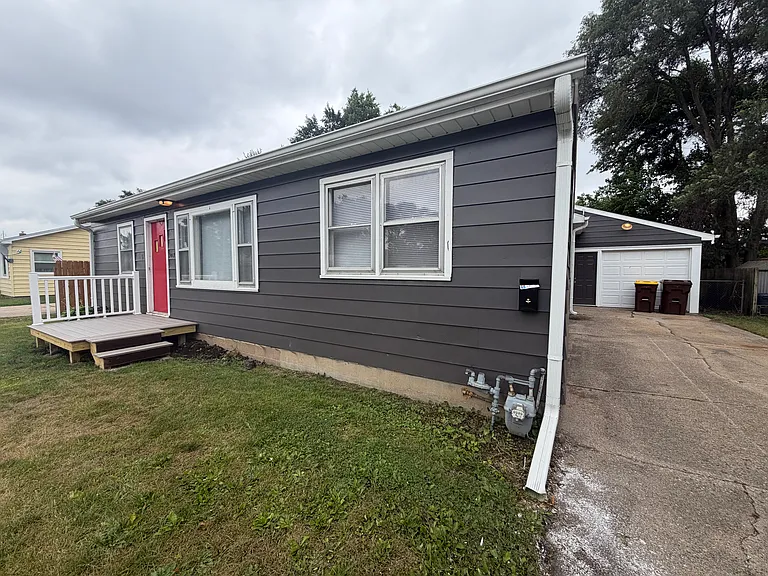 907 Merrill Ave — Photo 1