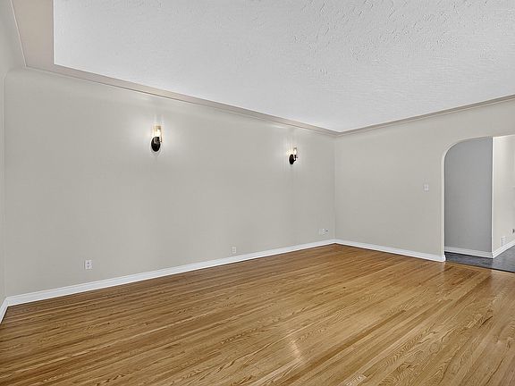 5th image of 11555 136th St NW