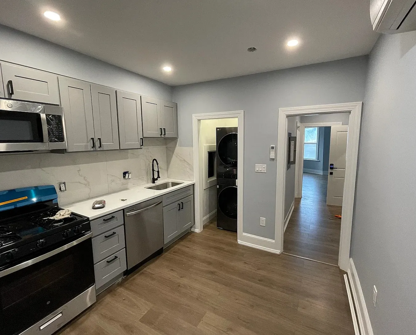 2 bed, 820 sqft, $2,800 — Photo 1