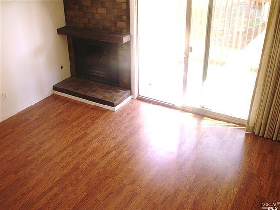 4th image of 47 Salvatore Dr