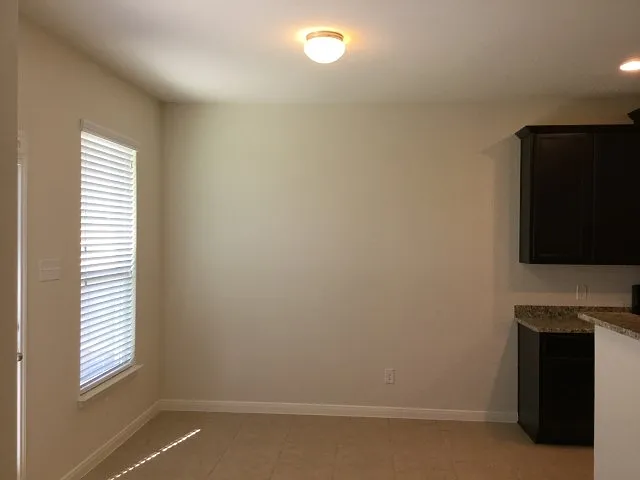 4 bed, 2.5 bath, 2221 sqft, $1,995 — Photo 4