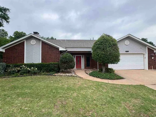 2804 NE Heritage Ln, Lawton, OK 73507