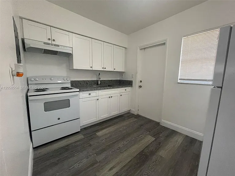 15940 NE 19th Ct #2 — Photo 1