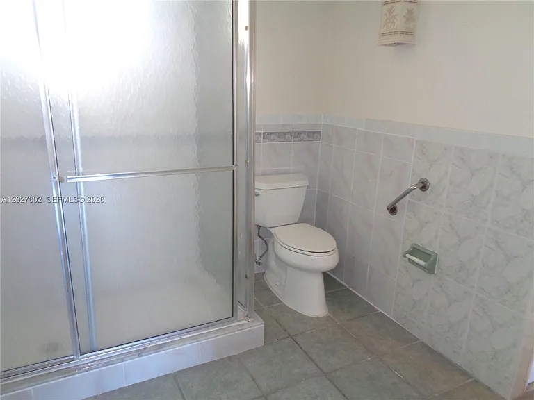 450 Golden Isles Dr #1H — Photo 24